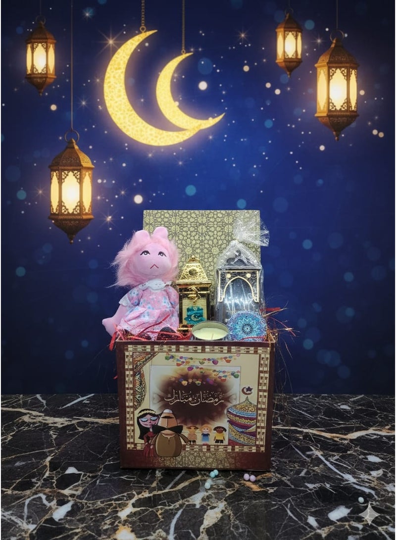 بوكس رمضان + 4 هدايا ( عروسة طمطم + فانوس مبخرة + شمعة فواحة معطرة + فانوس كعبة صغير ) - Image 1